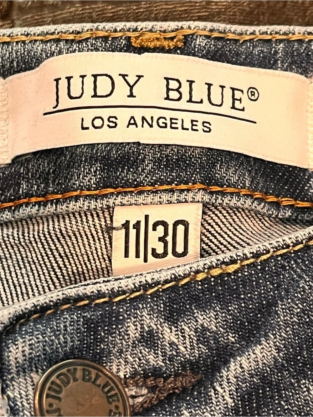 Judy Blue Size 11/30 Medium Wash Distressed Slim Fit Denim Jeans Stretchy Comfy - Picture 2 of 8